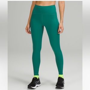 NWT Swift Speed High Rise Tight 28”/leggings with two side drop-in pockets.